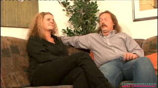 Tesón milf con grandes vasos obter foder seu irmán na lei deixar cum sobre os seus peitos grandes