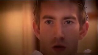 Хенесс бачыць, як яе зводны брат дрочыць ў сваім