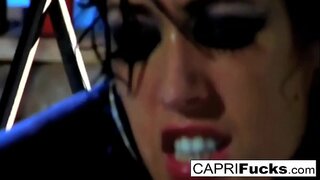 Красотка басьтыса жугон Брюнетка