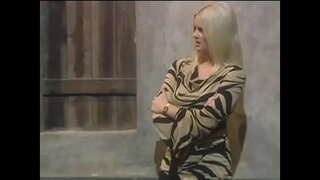 Ханна Харпер, большая жопастая блондинка, сосет и трахается с жирным членом шеф-повара в ресторане